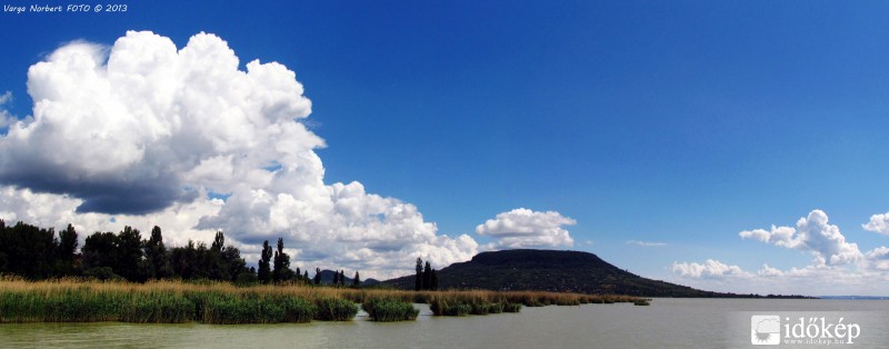 Gomolyfelhős panoráma Szigligetről