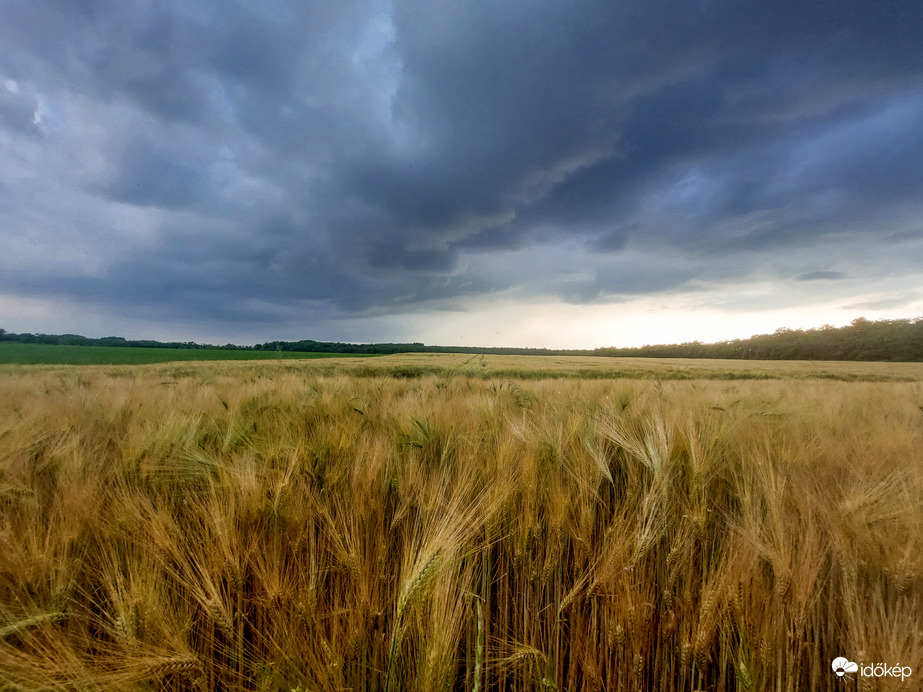 Közeledő vihar Győr határában 06.08.