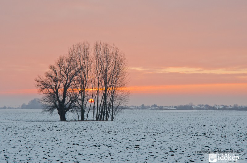 Napnyugta Szeged határában.