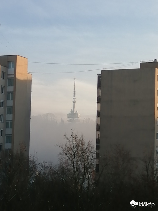 Ködbe burkolódzó avasi torony