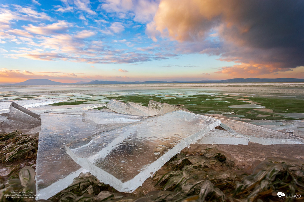 Darabokra tört a Balaton tükre...