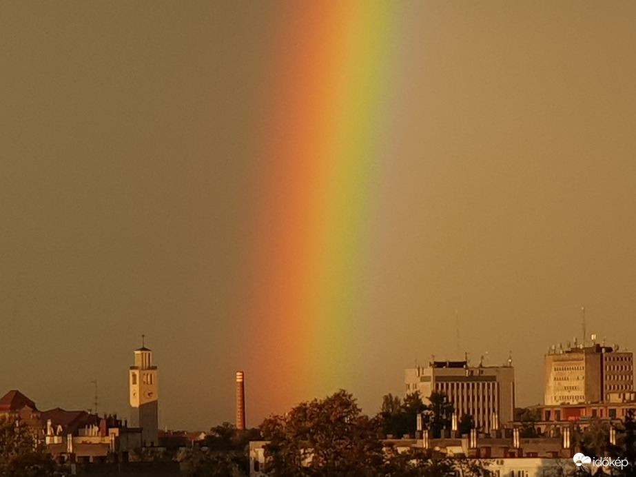 Földig érő szivárvány 