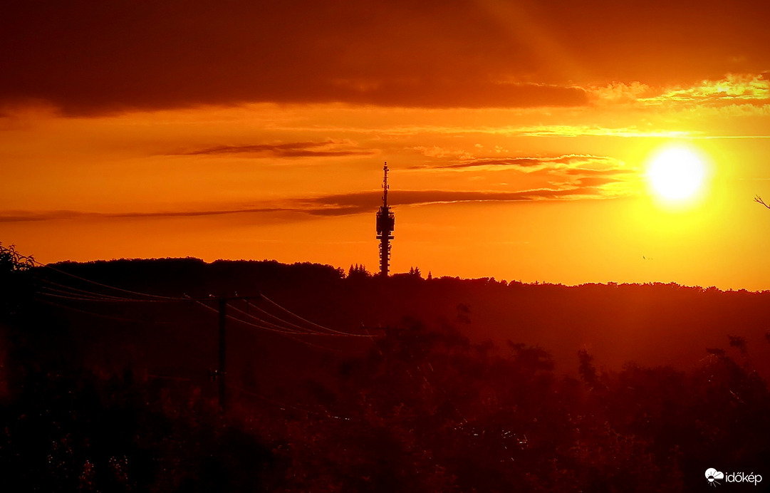 Zalaegerszegi TV torony a lemenő Nap fényében...