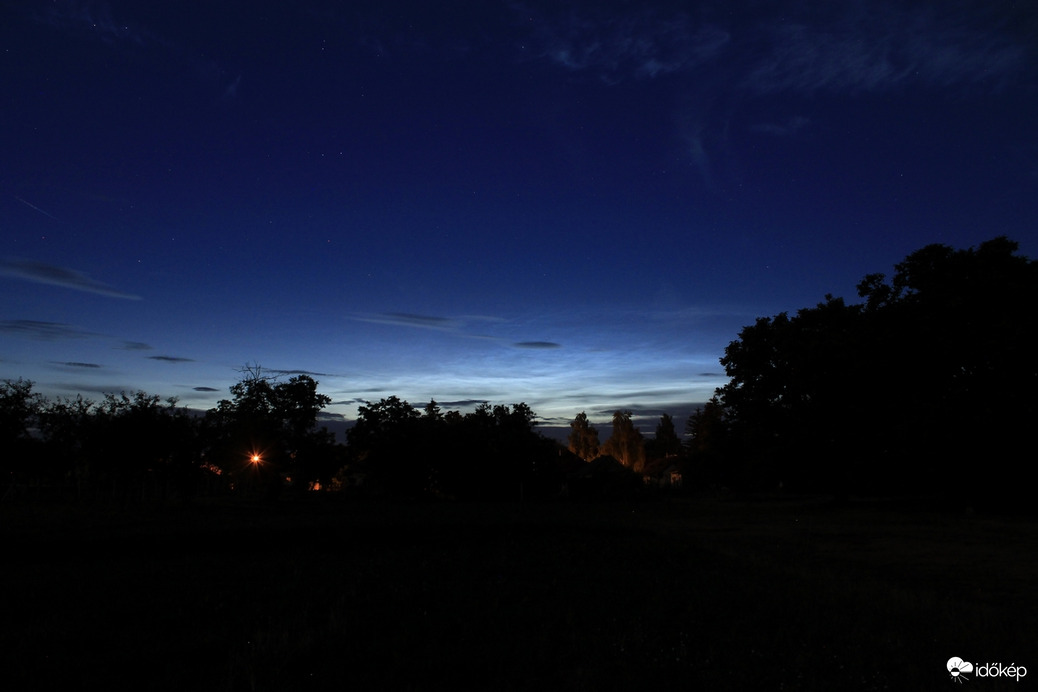 NLC lencsefelhőkkel