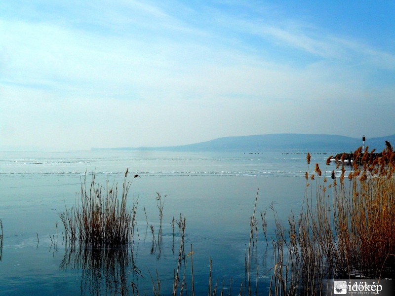 A befagyott Balaton