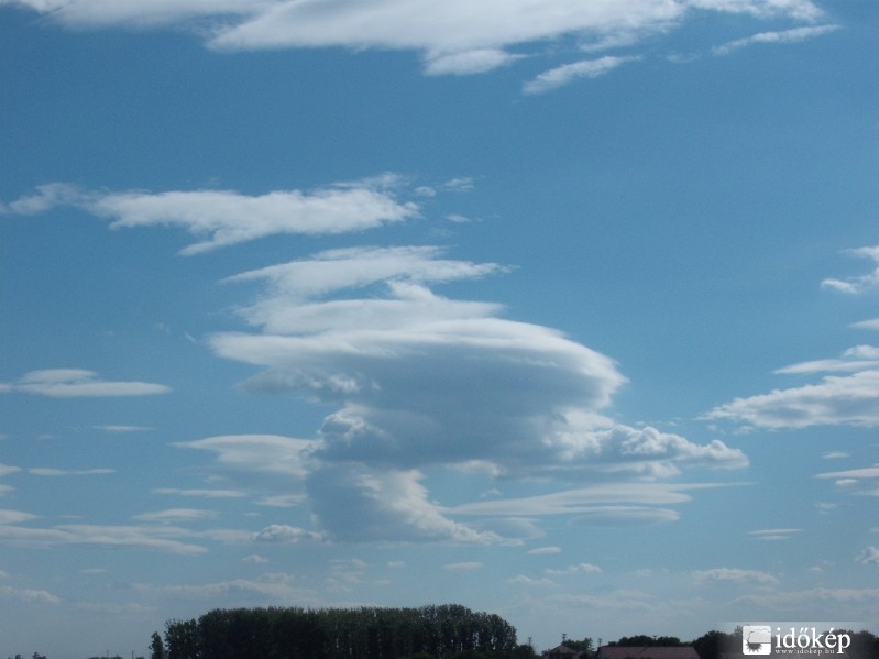 Altocumulus lenticularis