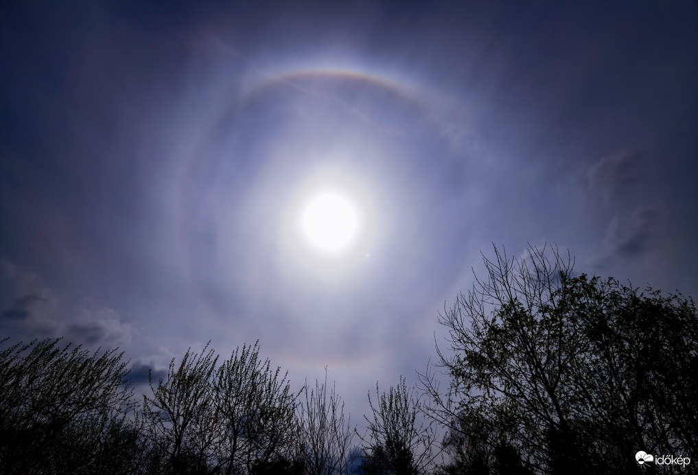 22° halo ma délelőtt 