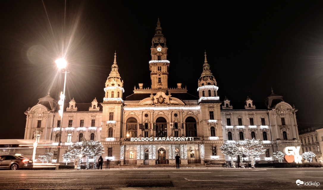 A Városháza is adventi ruhába bújt