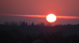 Olyan mintha a felhő a Nap mögött húzódna 