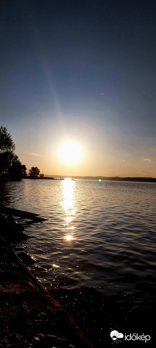 Tegnapi naplemente a Balatonnál