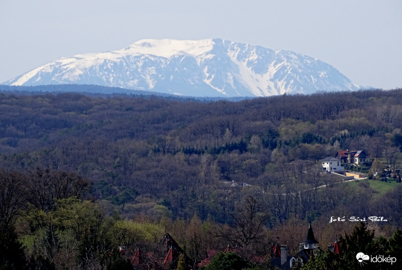 Schneeberg csúcsa Sopronból nézve