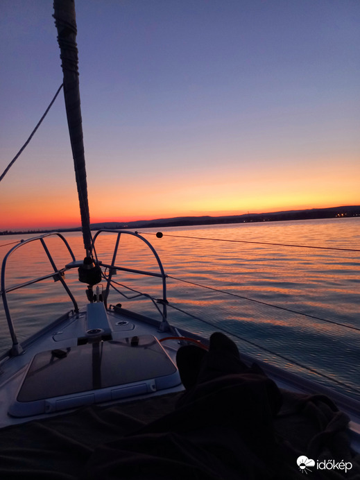 Naplemente a Balatonon vitorlásról 