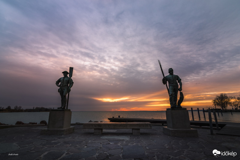 Balatonfüredi felhős napkelte