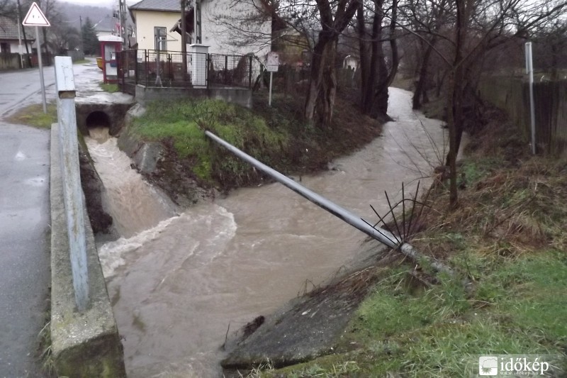 ÁRAD A HOTYKA PATAK