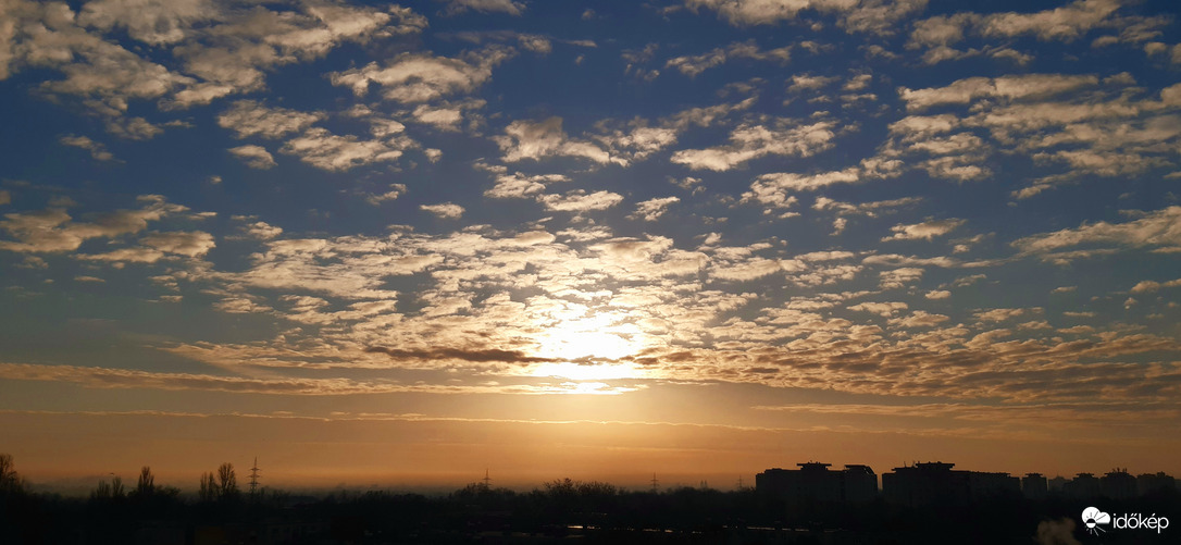 Szeged 5°C párás, közepesen felhős