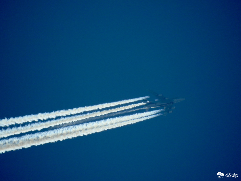 az ötödik “chemtrail” :)