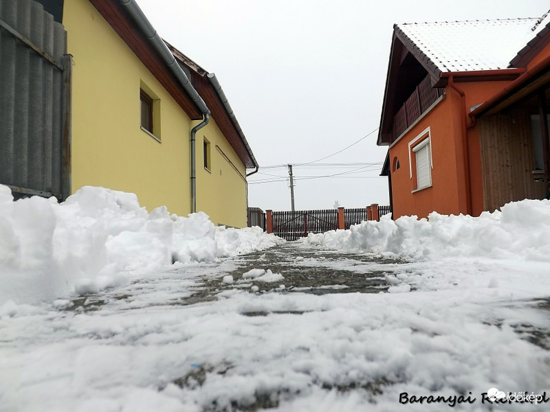 15 cm friss hó!