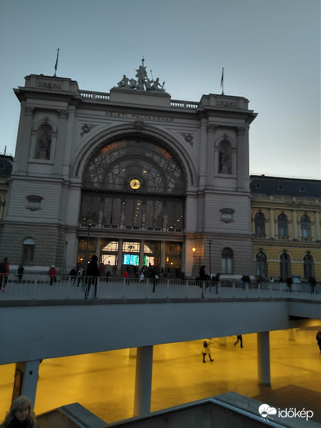 Keleti Pu reggel :)