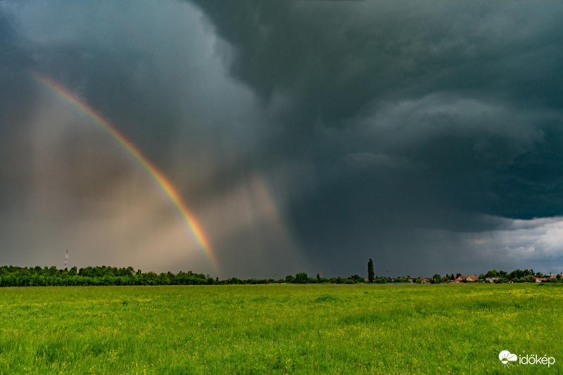 Szivárvány a viharban