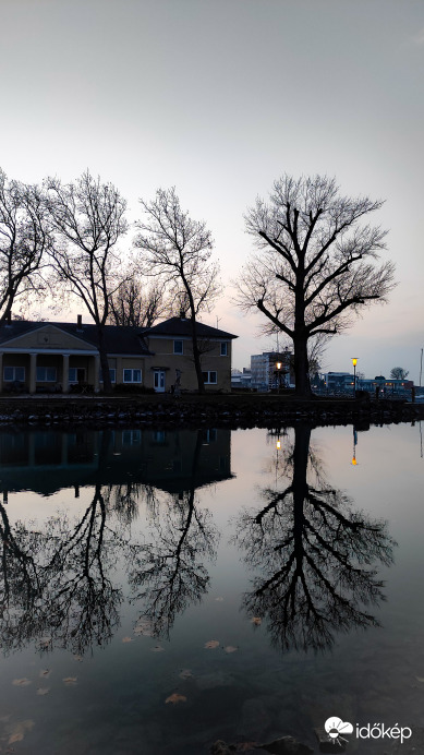 Őszi tükör a Balatonon 