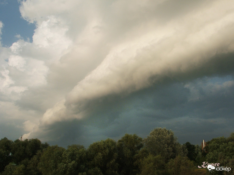 Peremfelhő Szolnoknál 3 (2018. 06. 09.)