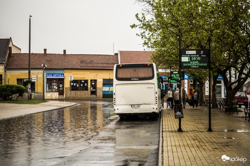 Felhőszakadás és jégeső Mezőkövesden