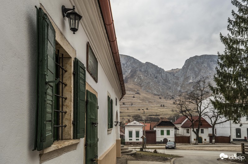 Torockó, háttérben a Székelykő