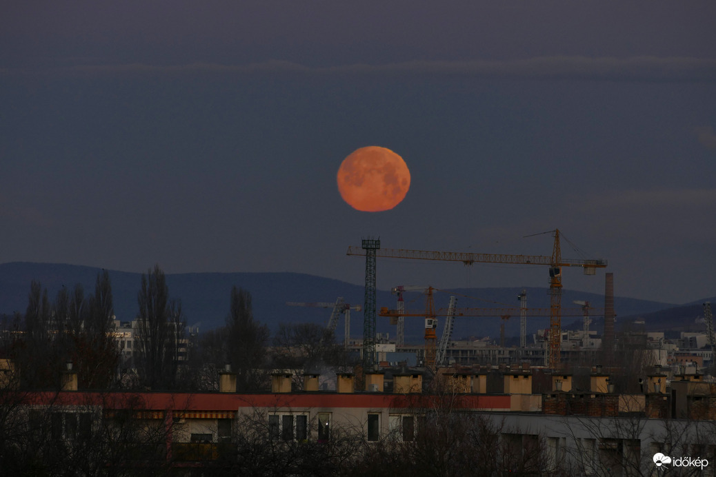 Az eltűnő hold