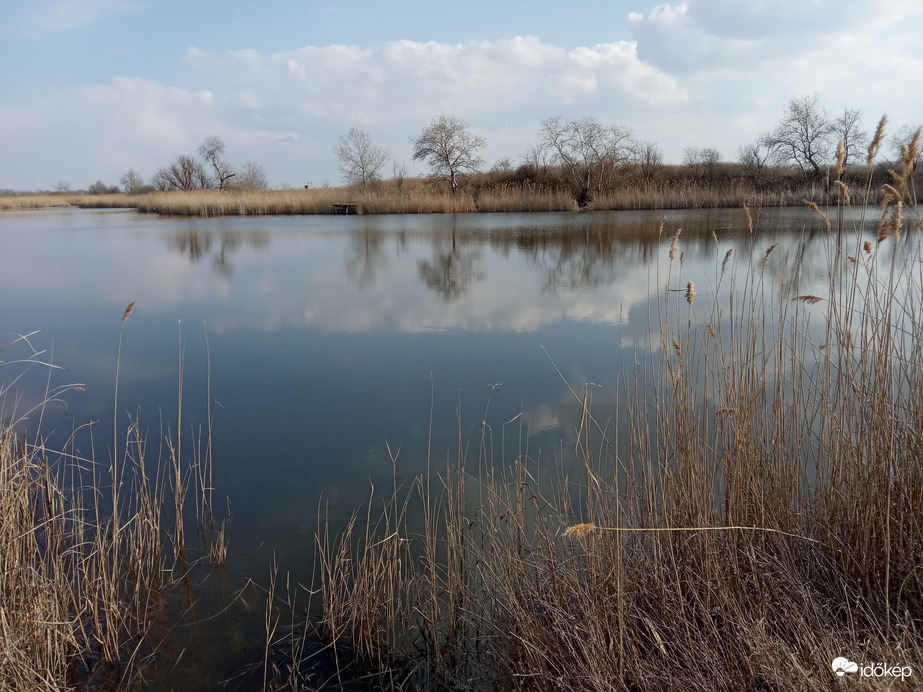 tó a puszta közepén