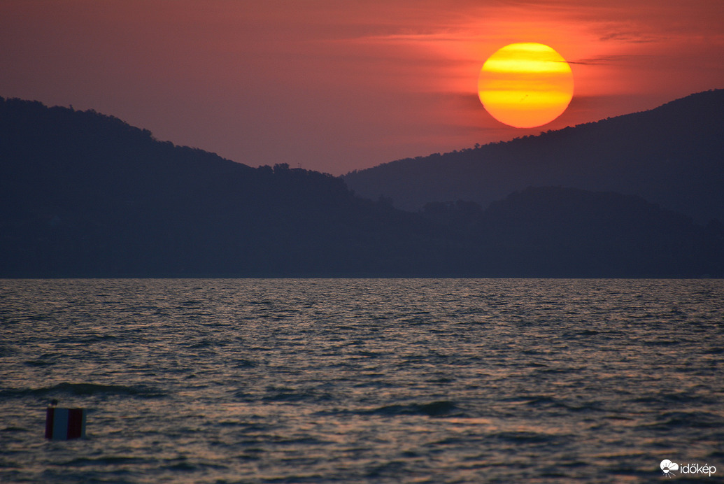 Szaharai poros, mégis gyönyörű napkelte Györökön 07.10.