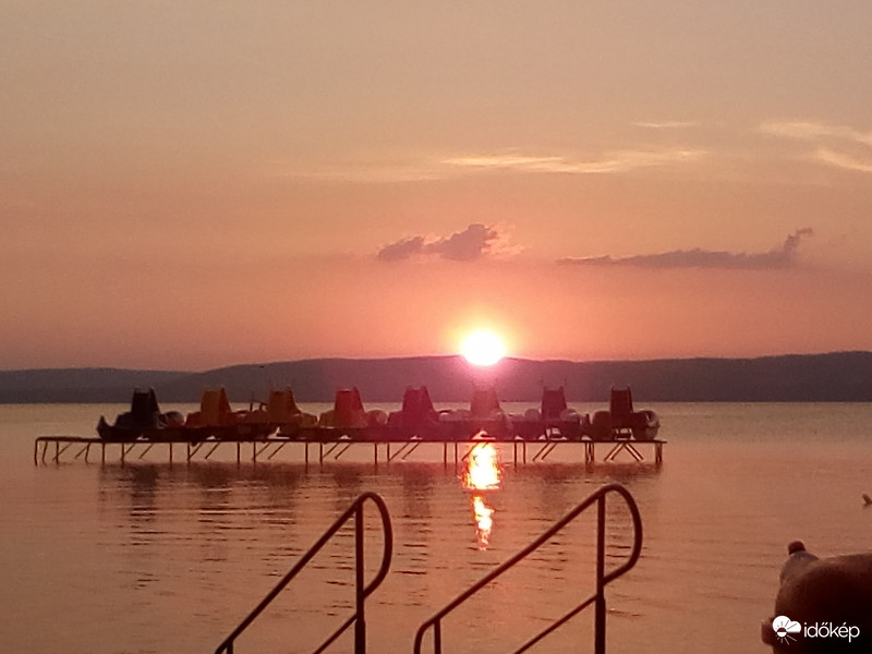 Balatonföldvár i naplemente