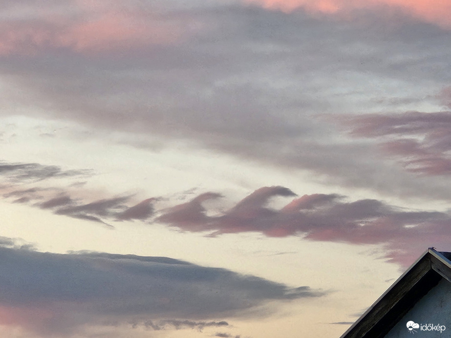 Jól kirajzolódó Kelvin-Helmholtz felhők 