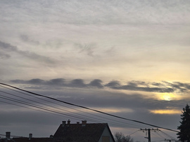 Kelvin-Helmholtz felhők a napkeltében.