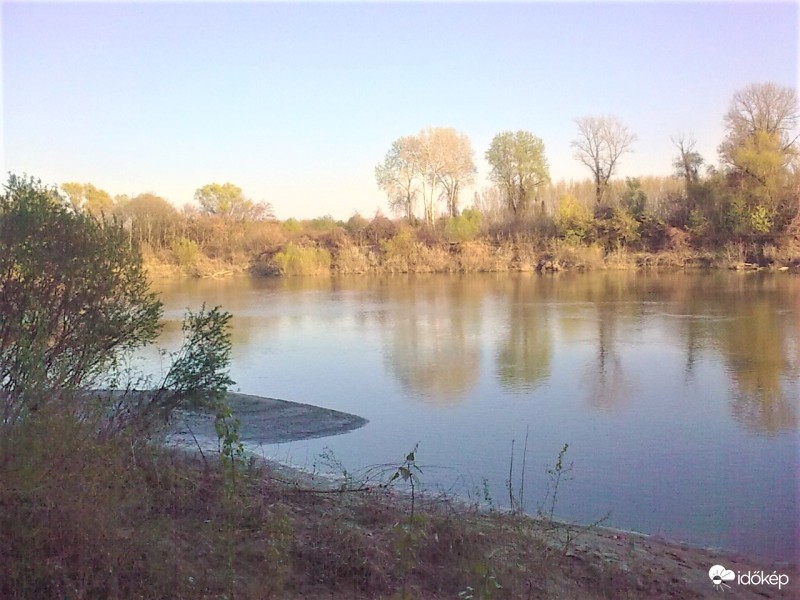 A természet indul, a Tisza apad