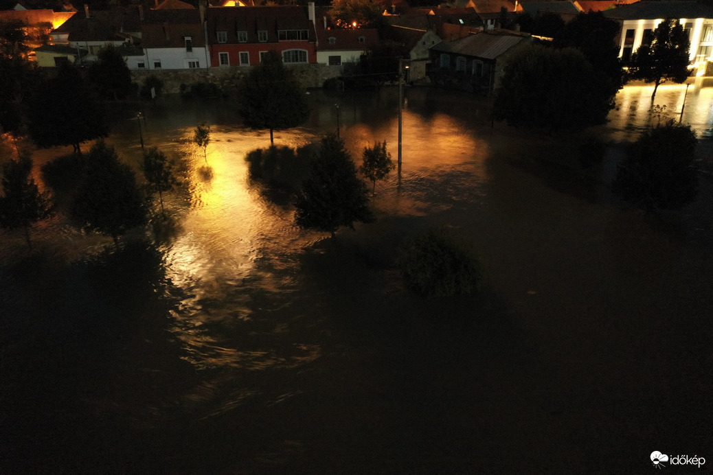 Víziváros víz alatt - Esztergom, 2024.09.19 hajnal