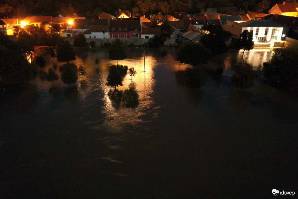 Víziváros víz alatt - Esztergom, 2024.09.19 hajnal