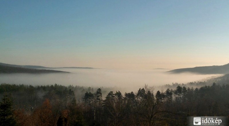 Ködtó a völgyben Gödöllőn (ma 09:17-kor)