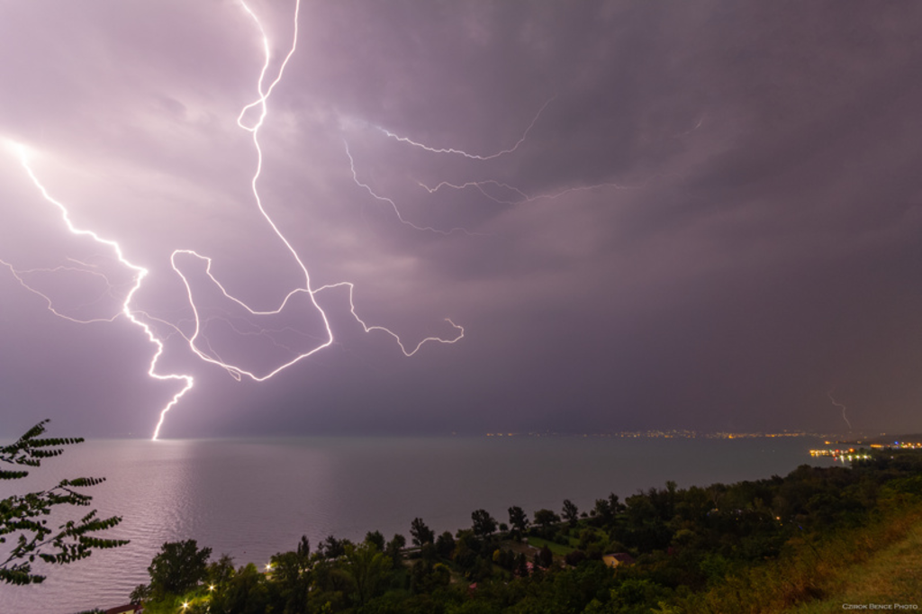 Lecsapó a Balatonba