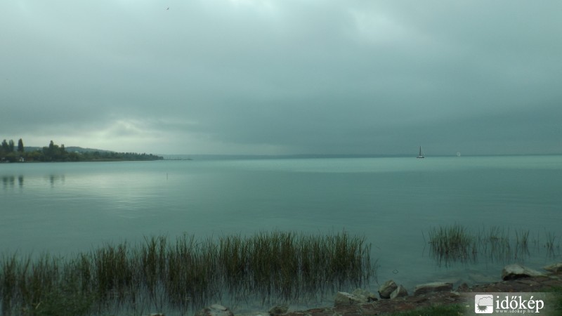 Balaton  borongós időben