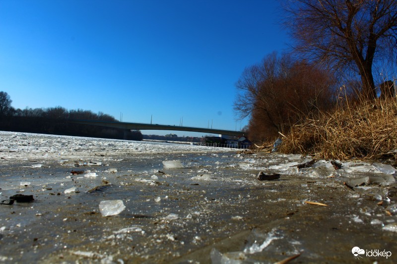 Befagyott Tisza