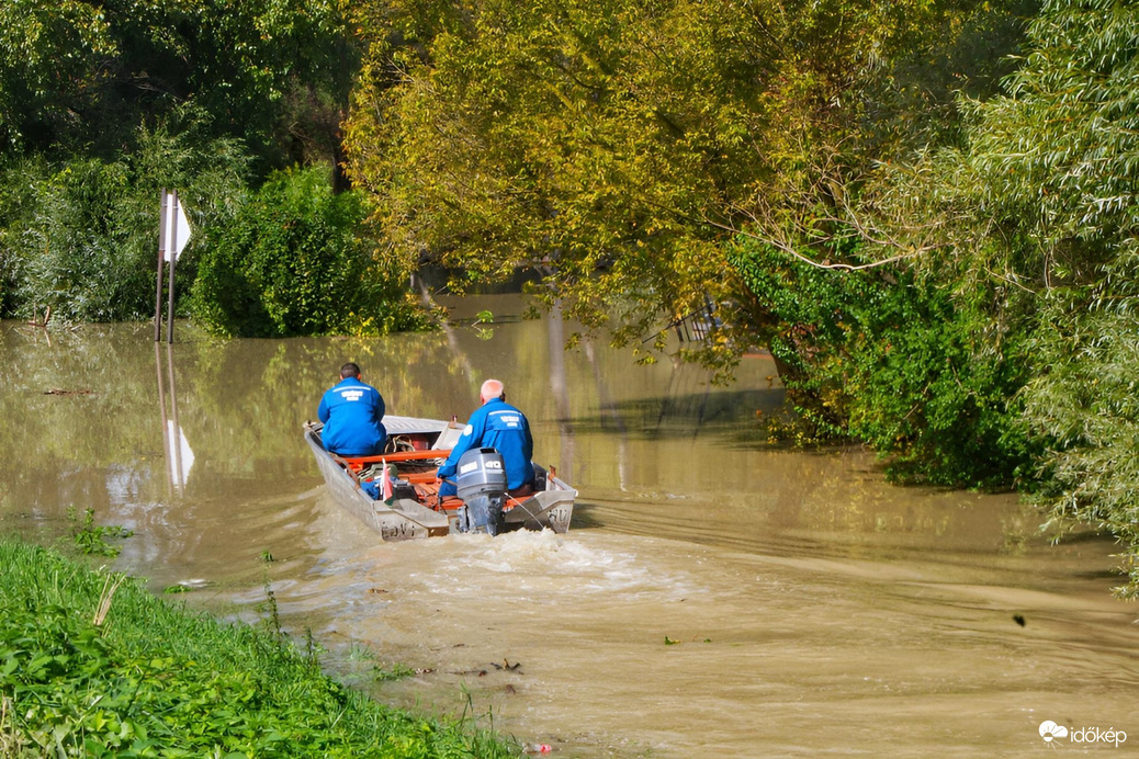 SZIGETKÖZ