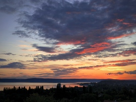 Balatonakarattya gyönyörű naplementéje