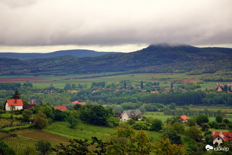 A mai nap reggelén Balatonnak tanúhegyei  úgy döntöttek, hogy nem mutatják meg magukat. Alszanak még ... 2019.05.16.