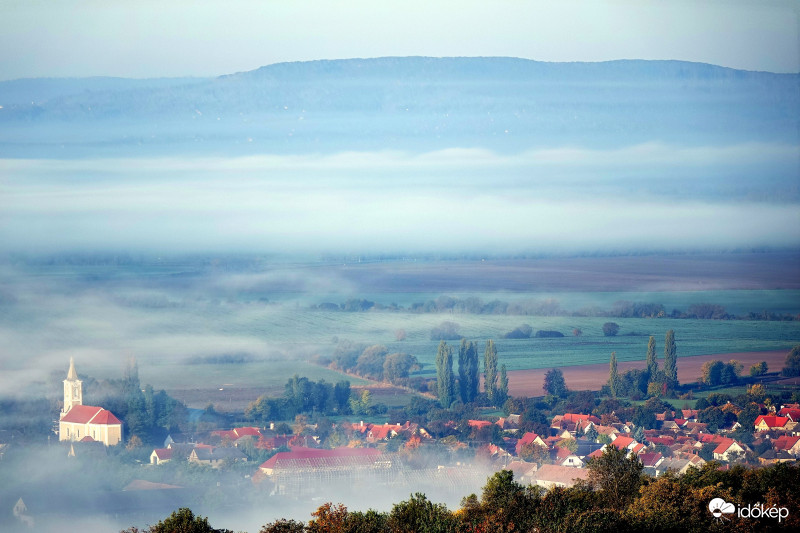 ..Látvány a Csobáncról.. Gyönyörű reggel a felhők fölött, nagyon szép volt.. Balaton 2017-10-15