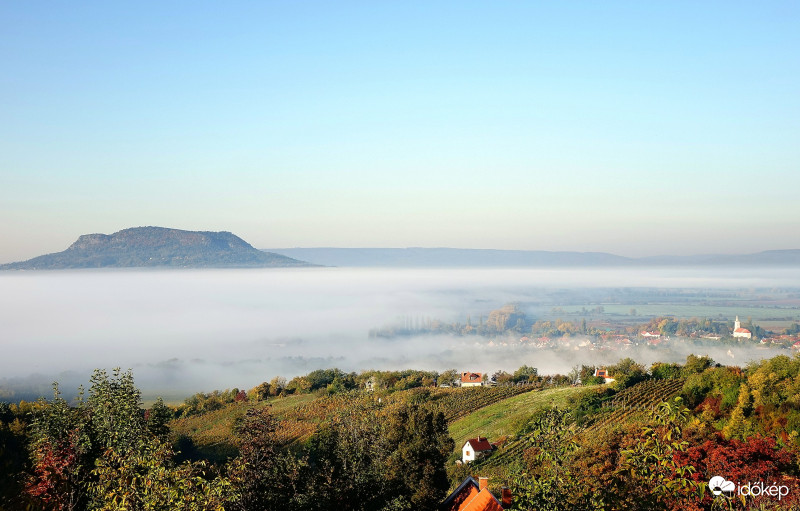 ..Látvány a Csobáncról.. Gyönyörű reggel a felhők fölött, nagyon szép volt.. Balaton 2017-10-15