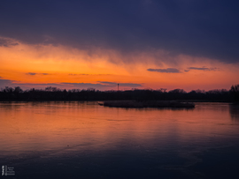 Napszentület távoli csapadékkal fűszerezve (Tiszalök, Kis-Tisza)