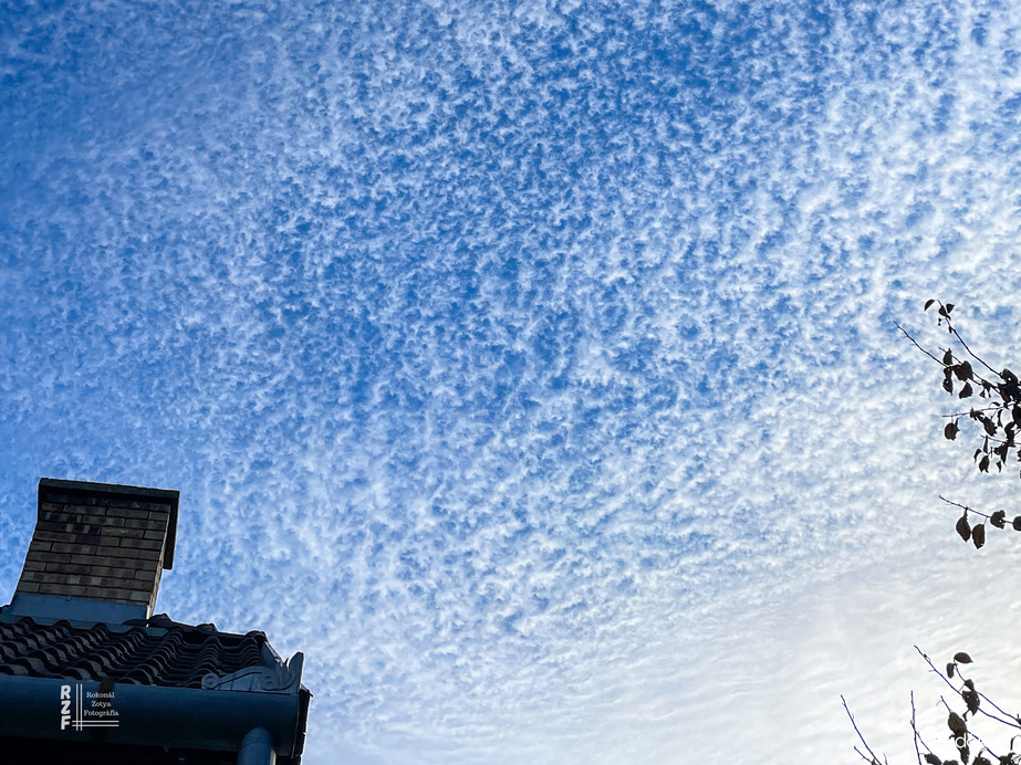 Cirrocumulus stratiformis, makréla felhők, Tiszalök 