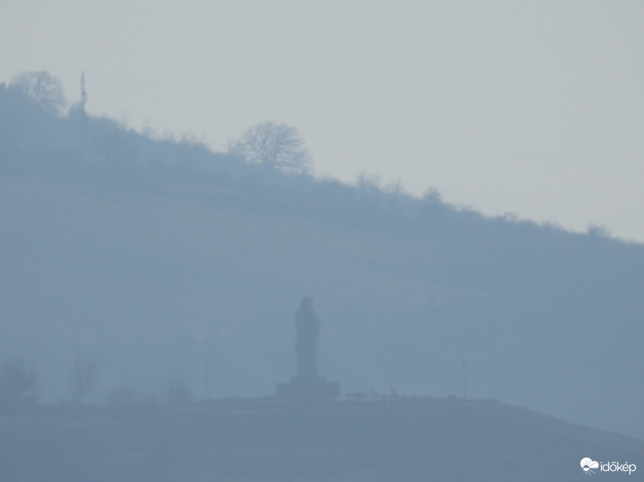 Nagy a légszennyezettség (Áldó Krisztus, Tarcal)