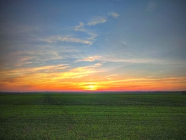 November első naplementéje a zöld szőnyeggel