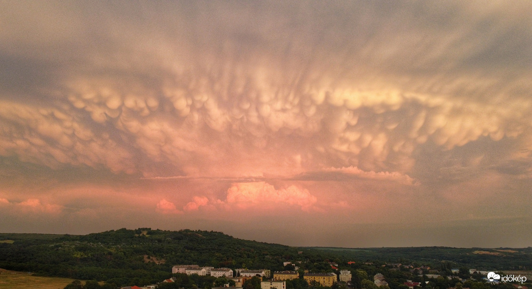 Petőfibánya felett 20:35 kor